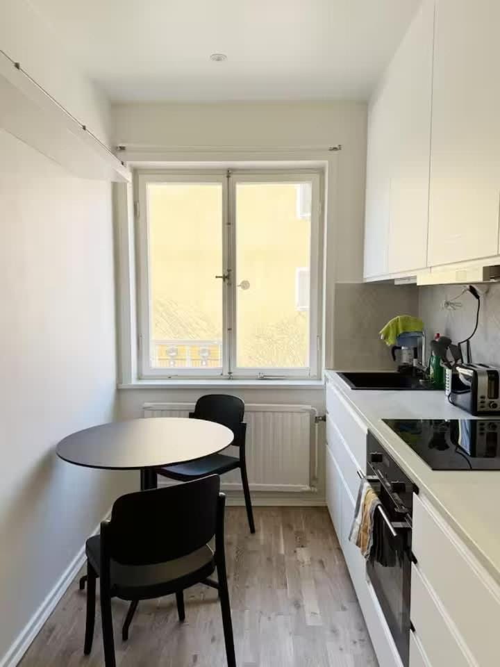 Quiet 1BR Apartment with Balcony 20min to City Apartment in Stockholm