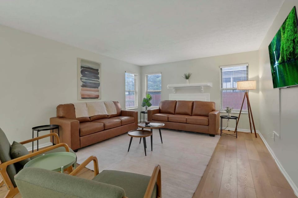 Bright 5BR Family Home -Near Airport New Albany & Easy Commute House in Gahanna