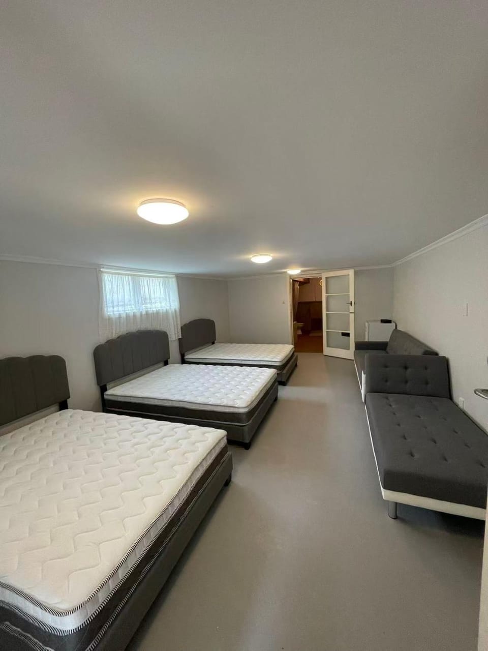 3 double beds and 2 sofa beds studio Apartment in Palmerston North