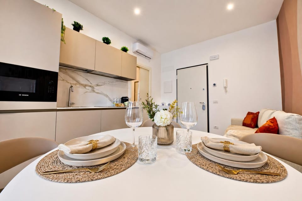 Kitchen or kitchenette, Living room, Seating area, Dining area, air conditioner