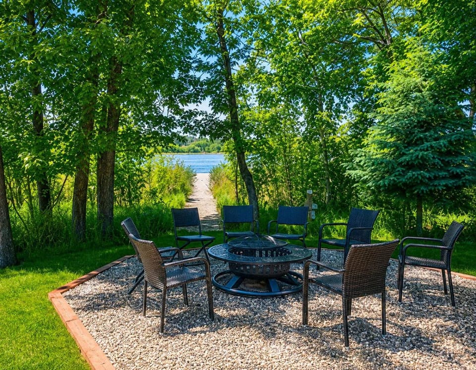 Loft Guest House with Dock & River Views Apartment in Park Rapids