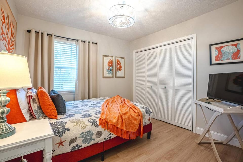 PCB Paradise | Walk to Bars, Beach & Family Fun House in Lower Grand Lagoon