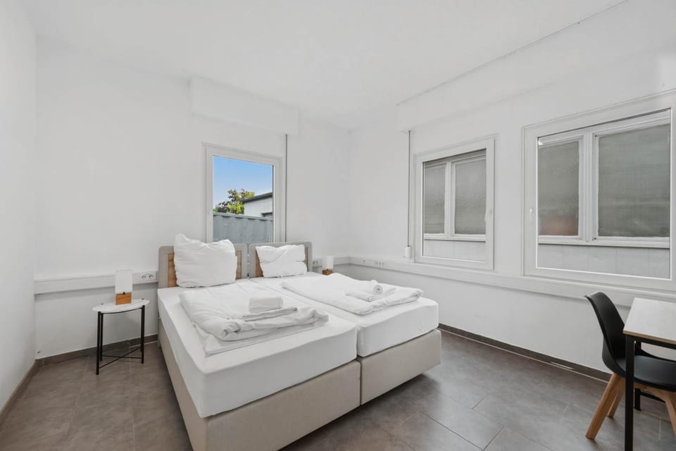 Bed, Bedroom, towels, wardrobe