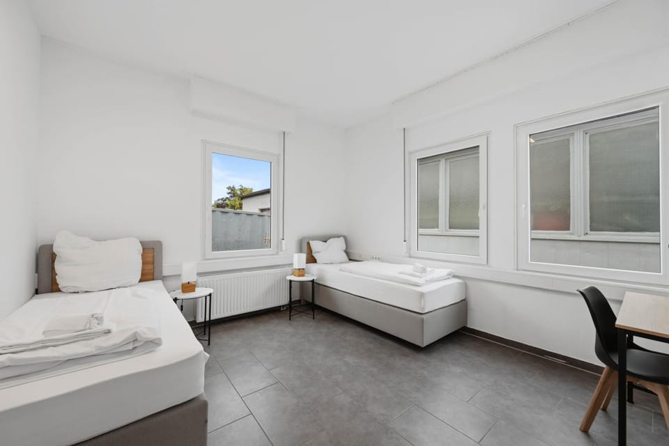 Bed, Bedroom, towels, wardrobe
