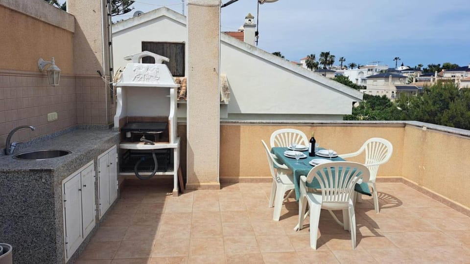 Property building, Day, BBQ facilities, Solarium, Kitchen or kitchenette, Dining area
