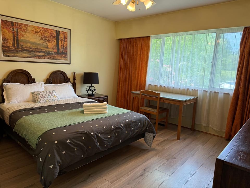 Cozy 3BR Suite Near Airport & Canada Line Apartment in Vancouver