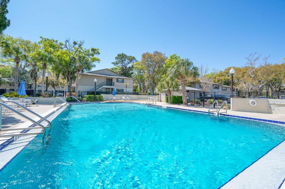 2BR Family Retreat - River Views Pool & Tennis Sleeps 6 House in Anastasia Island