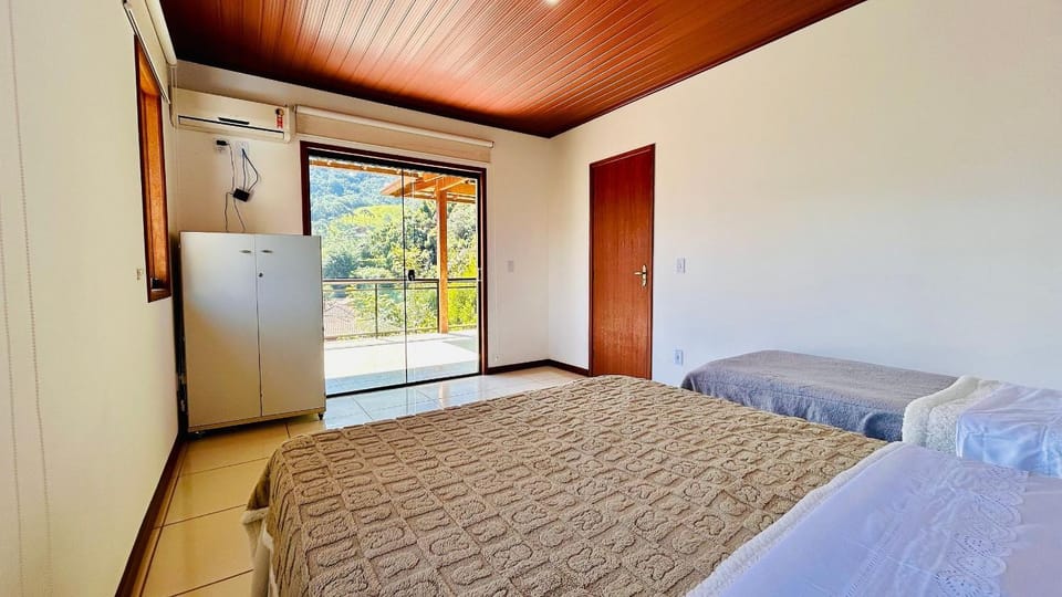 Casa Pomar • São Pedro da Serra House in State of Rio de Janeiro
