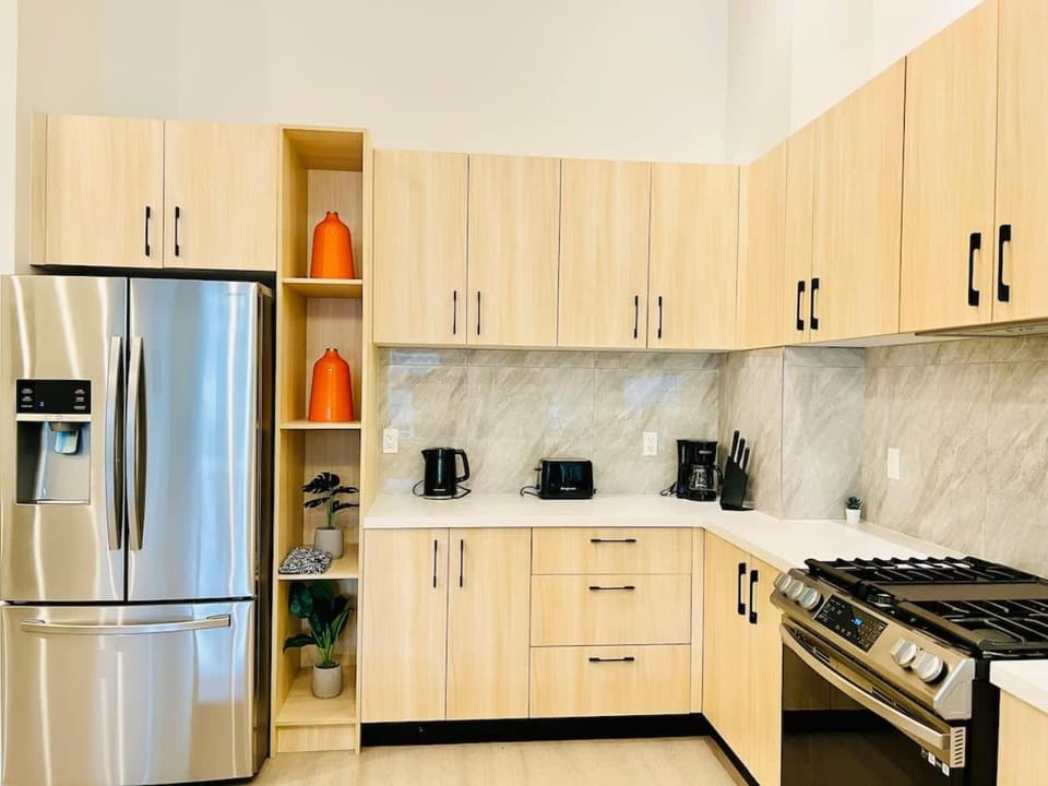 Family Friendly Ground Level Condo House in Surrey