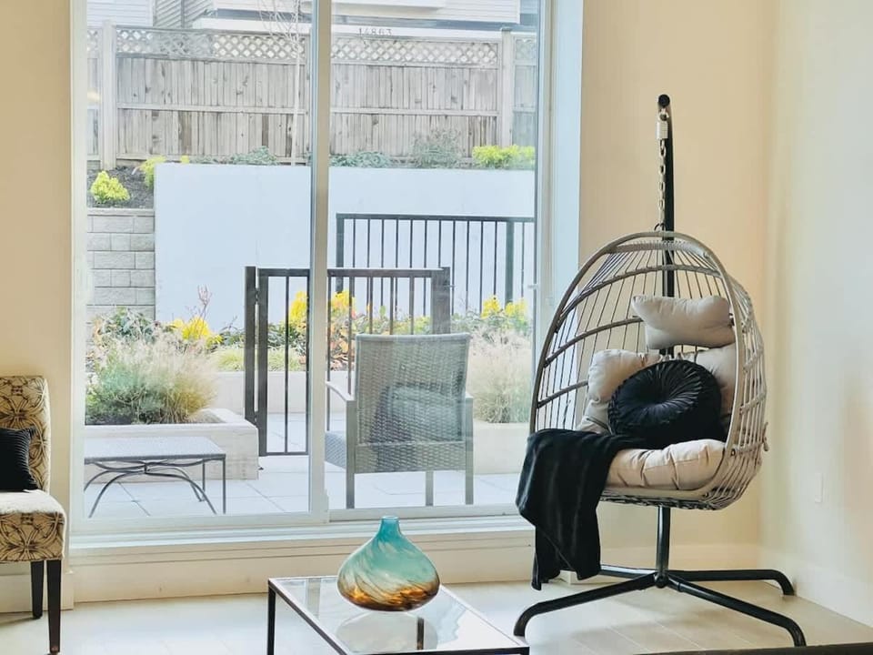 Family Friendly Ground Level Condo House in Surrey