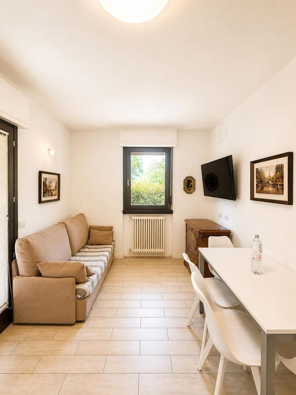 TV and multimedia, Living room, Seating area, Dining area, internet
