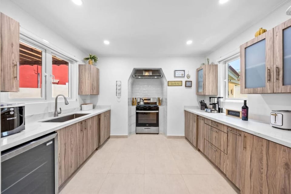 BonaVista 4Br|3Br short drive to Beaches House in Noord