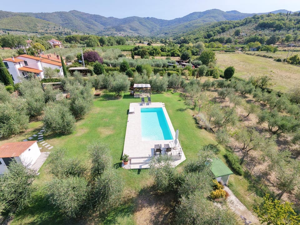 Property building, Mountain view, Swimming pool
