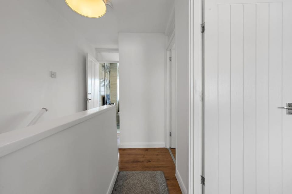 Cozy 3-Bed House Basildon Apartment in Basildon