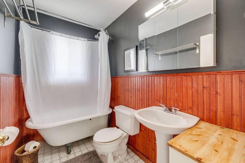 80 min Banff Minutes from Foothills Hospital House in Calgary