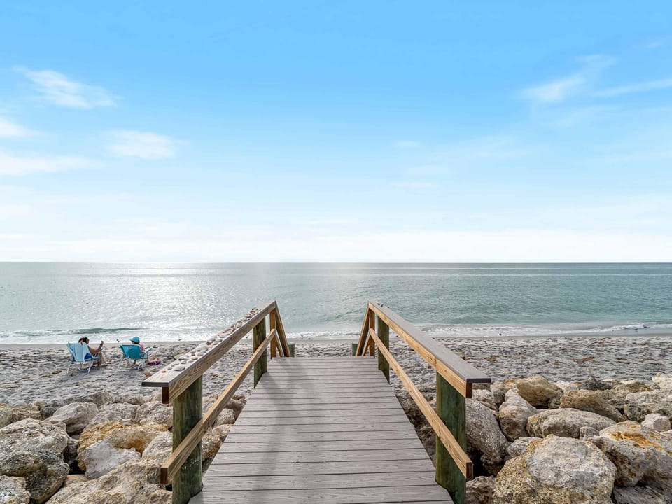 Sunny Gulf Haven-Beach Access - Roof Deck - View House in Manasota Key