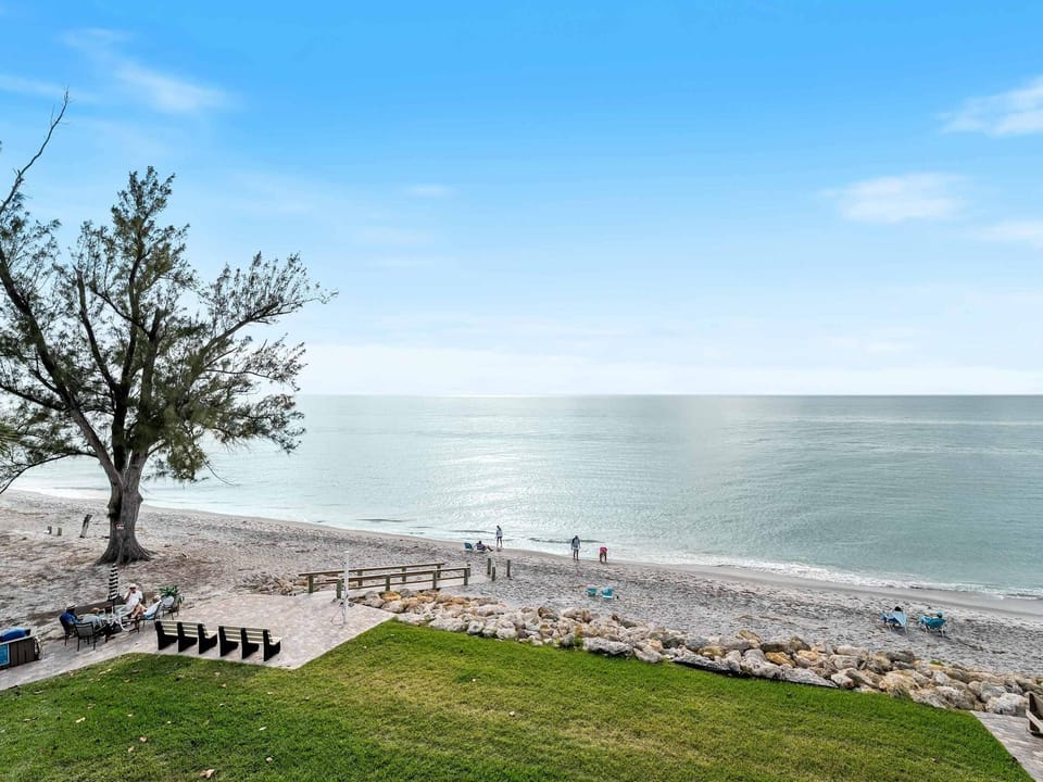 Sunny Gulf Haven-Beach Access - Roof Deck - View House in Manasota Key