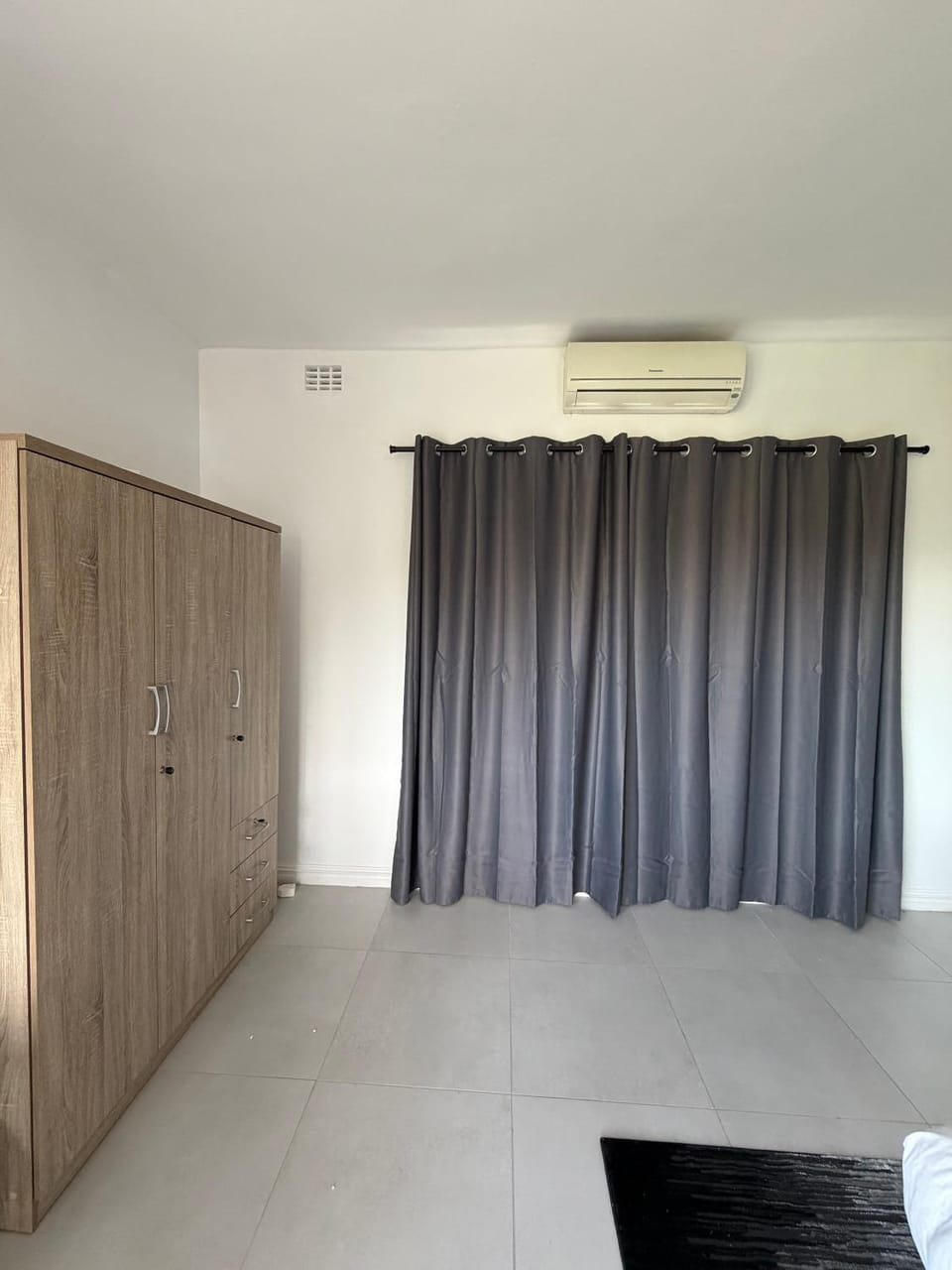 Bedroom, wardrobe, air conditioner