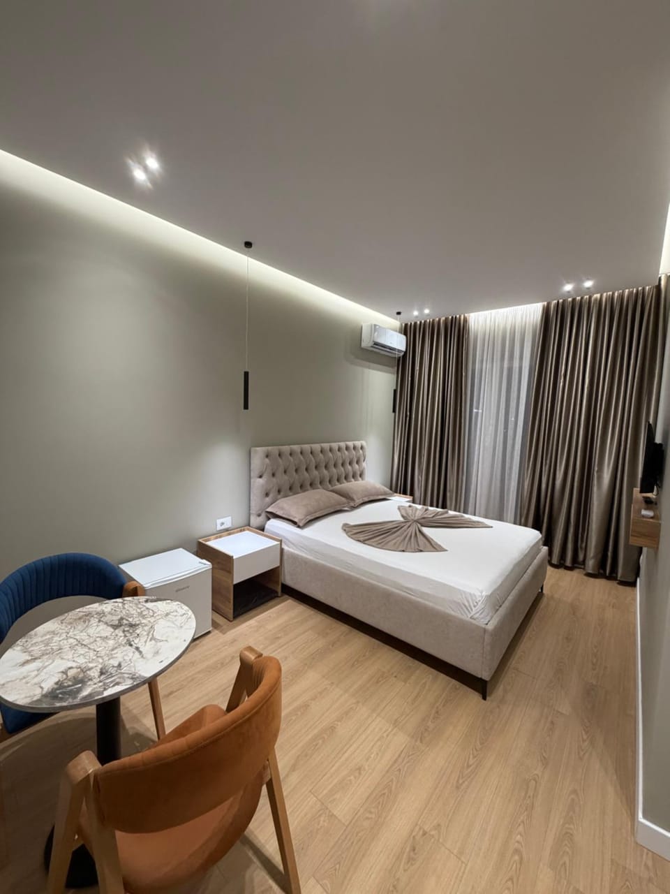 Bedroom, room service