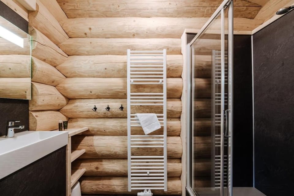 Modern Luxury Chalet with Free Parking Apartment in Carinthia, Austria