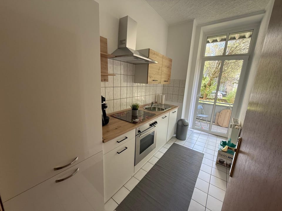 EG, Balkon , Toplage ,WLAN,saniert ,3Raum Apartment in Magdeburg