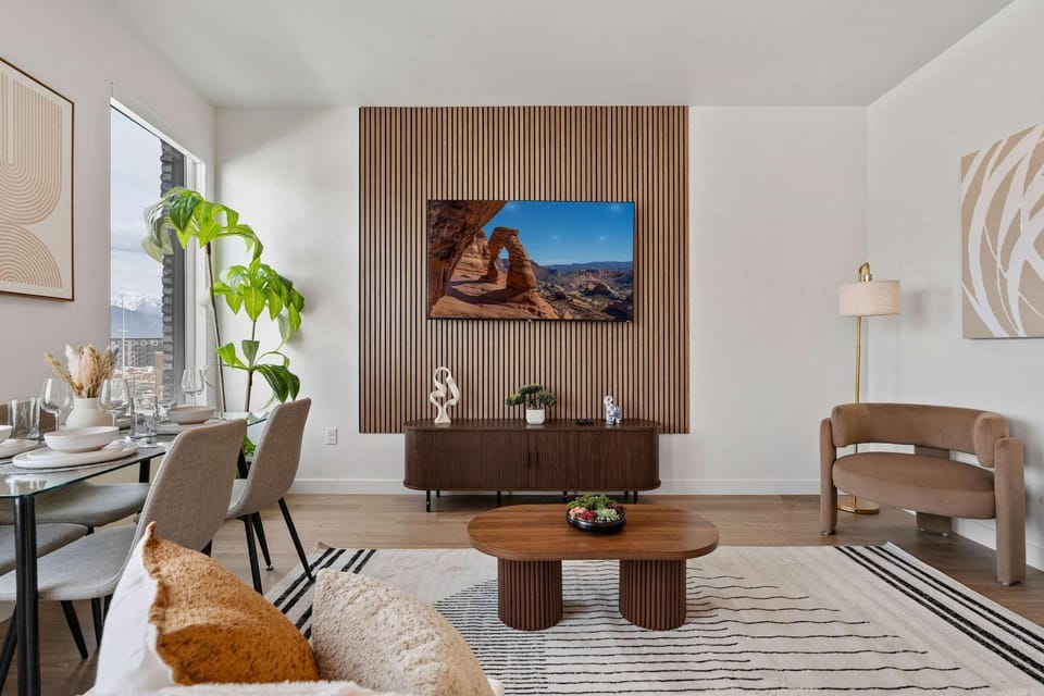 Stylish SLC Getaway 2-Bed 2-Bath with Balcony Apartment in Salt Lake City