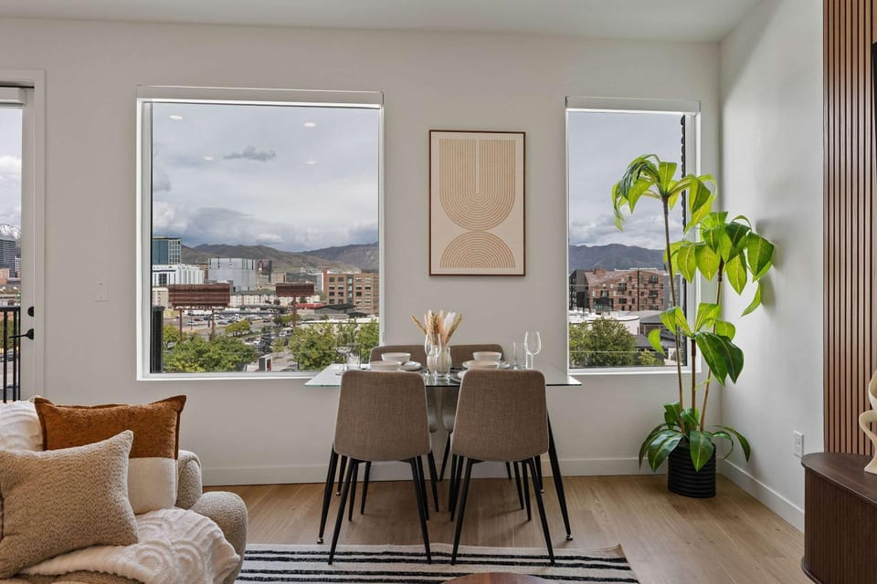 Stylish SLC Getaway 2-Bed 2-Bath with Balcony Apartment in Salt Lake City