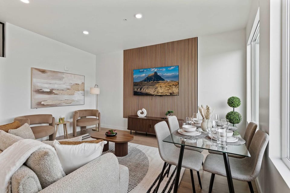 Stylish SLC Getaway 2-Bed 2-Bath with Balcony Apartment in Salt Lake City