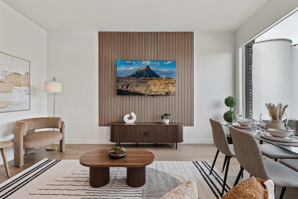 Stylish SLC Getaway 2-Bed 2-Bath with Balcony Apartment in Salt Lake City