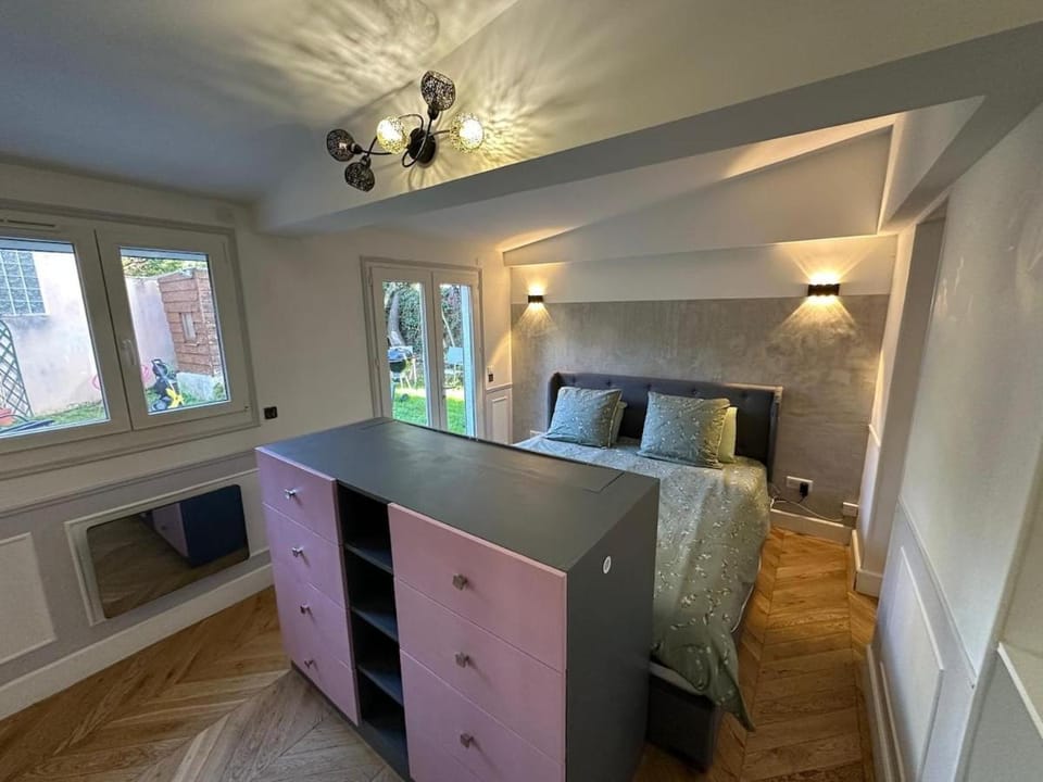 Bed, Photo of the whole room, Bedroom