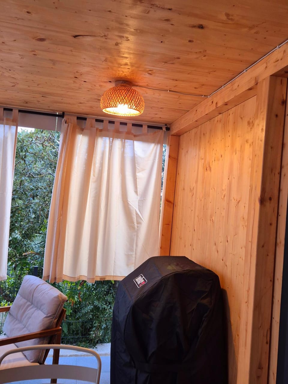 Patio, BBQ facilities