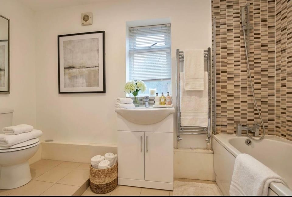 Family Room 5 minute walk from Herne Bay beach Bed and Breakfast in Herne Bay
