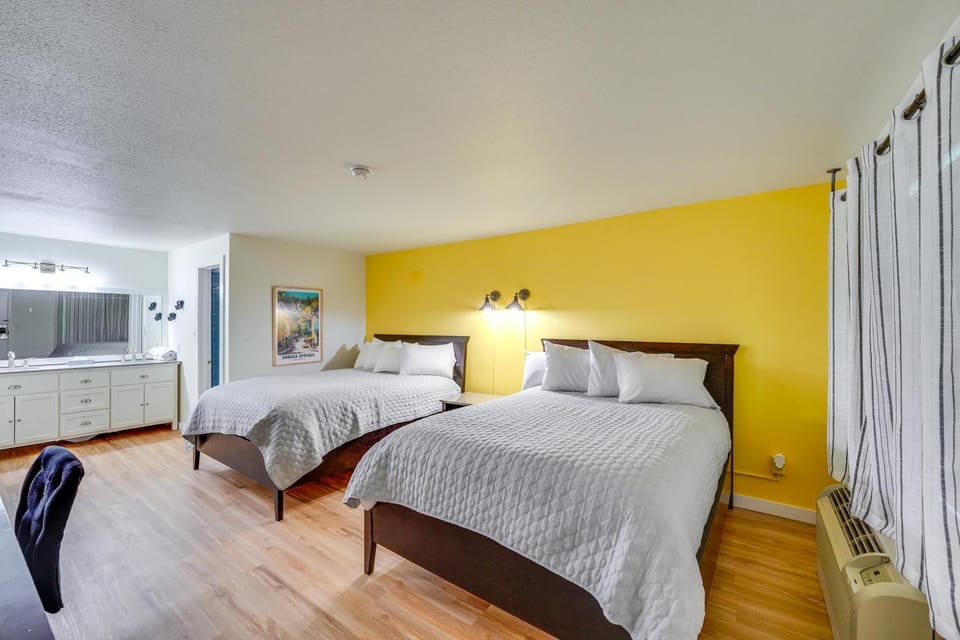 Trolley to Dtwn Eureka Springs! Tree-Lined Studio Apartment in Eureka Springs