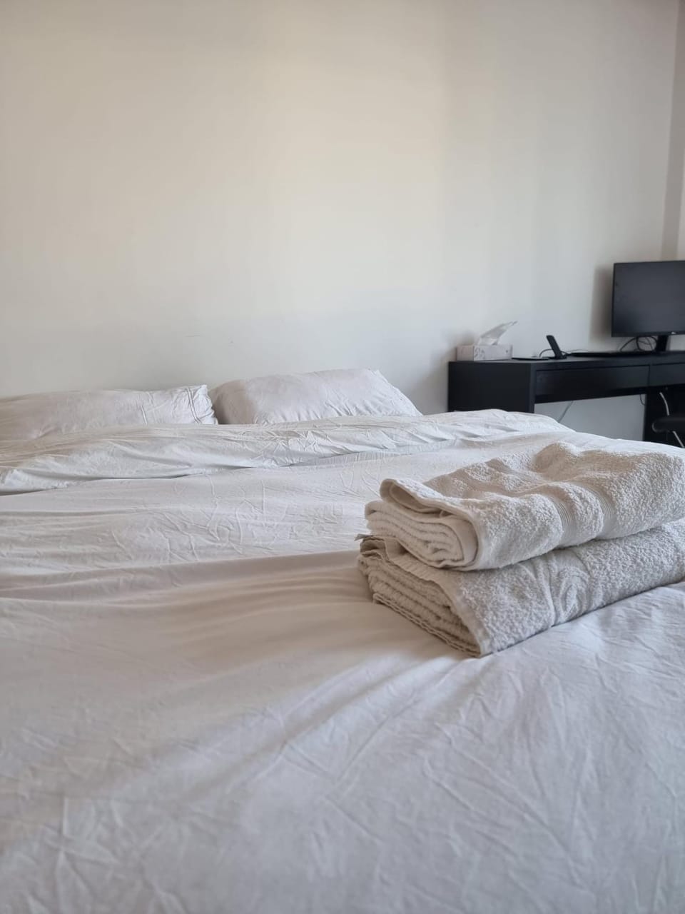 Large room in Almada Laranjeiro Hostel in Setubal District