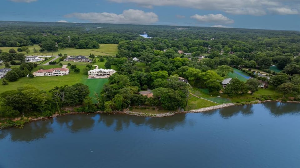 Haiku River House 5BR Zen Riverfront Retreat Near DC Villa in Fort Washington