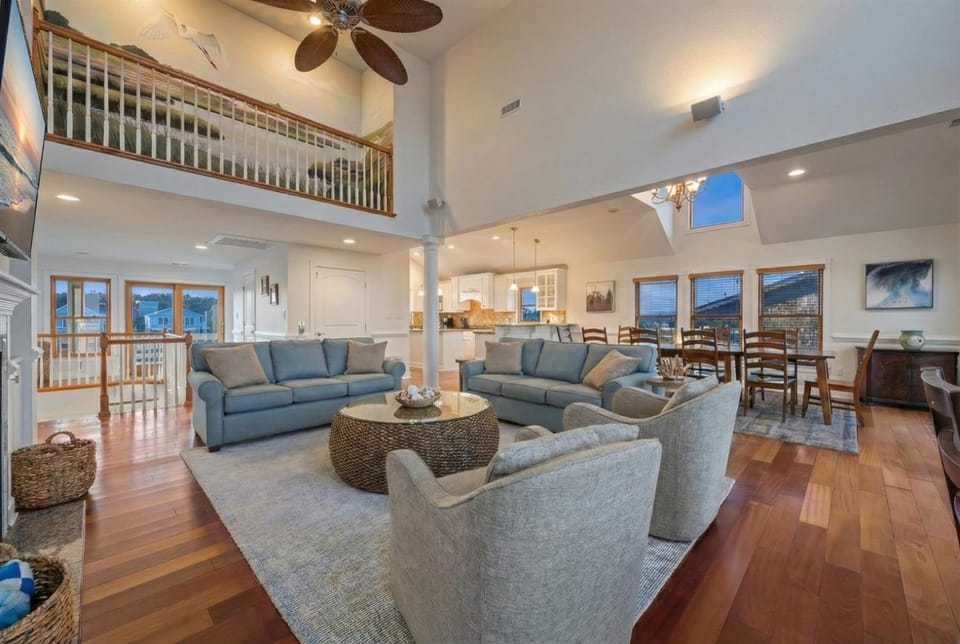 Anglers Retreat Oceanfront Estate with 7 King En-Suites, Pool & Elevator House in Nags Head