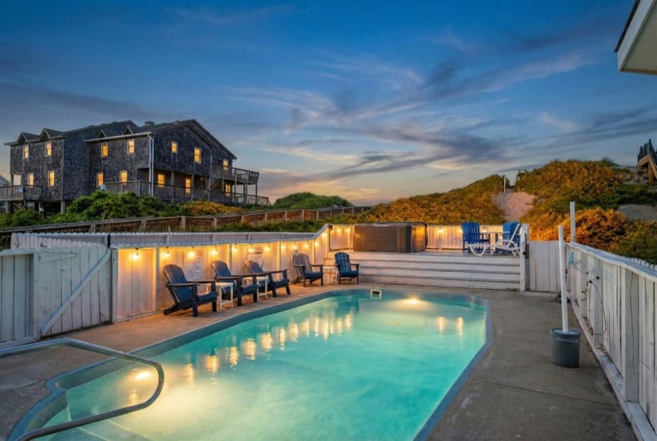 Oceanfront 8BR Estate Pool, Spa & Elevator House in Nags Head