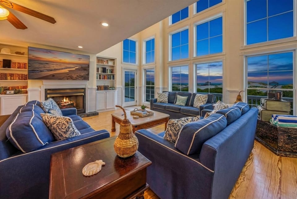 TV and multimedia, Living room, Seating area, Mountain view