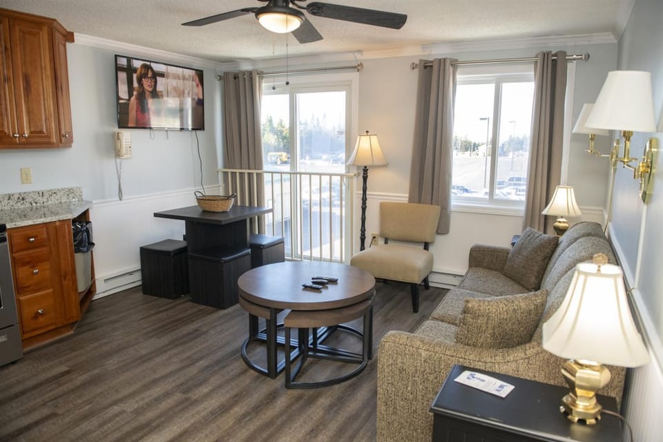 2BR Ski-InOut Condo, Slope View, Snowshoe Resort Apartment in Snowshoe