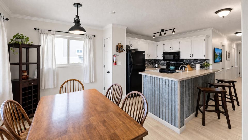 Summit 108B 3BR Sunset views Free Parking Apartment in Snowshoe