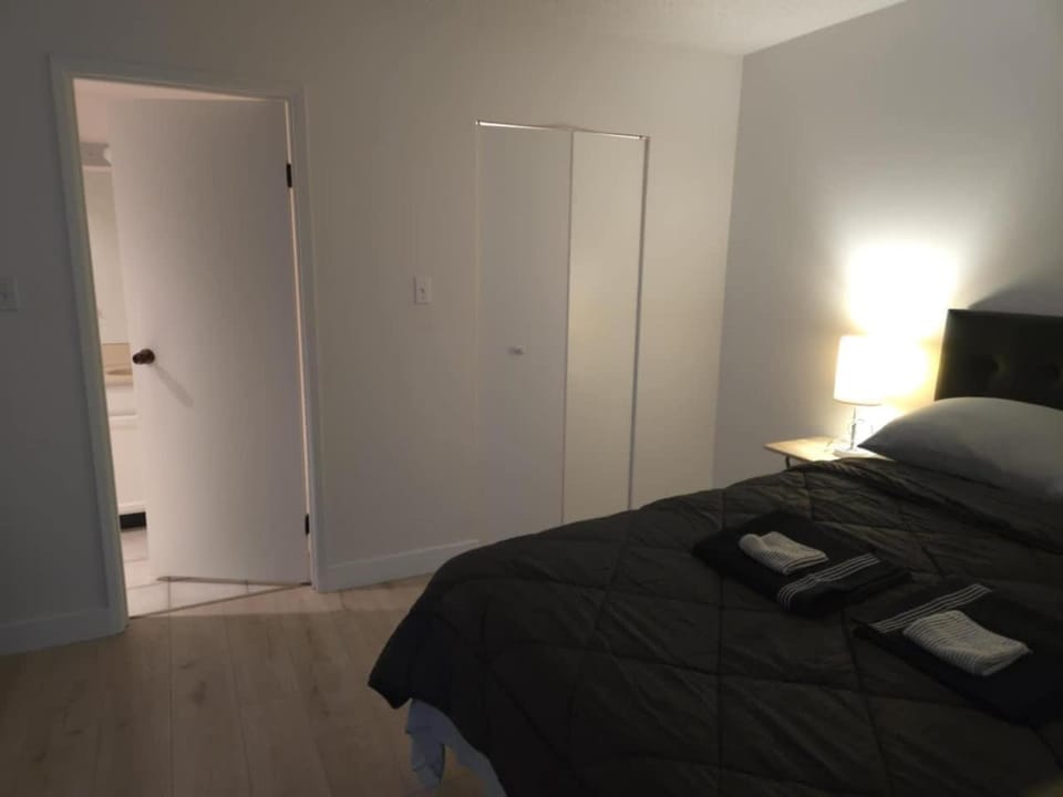 unique Two -Bedroom Central Townhouse House in Vancouver