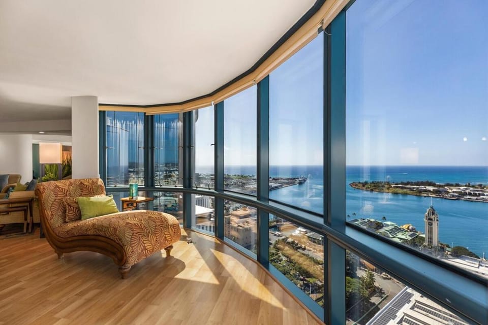 SkyNest - Queens Gambit Penthouse at 66 Queen St Apartment in Honolulu