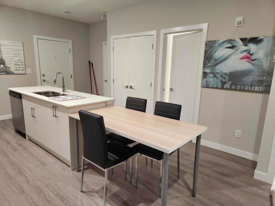 Two Bedroom Townhouse in Center of Vancouver House in Vancouver