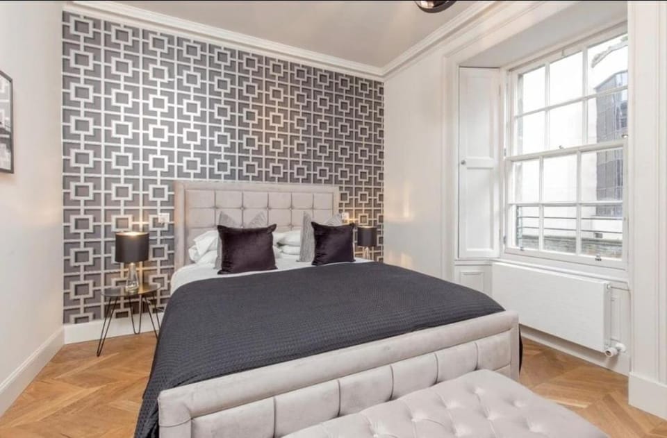 Stylish West End Retreat Apartment in Edinburgh