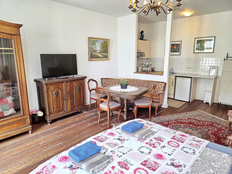 Dornröschen - Café 28 & Pension am Markt - ABC623 Apartment in Wismar