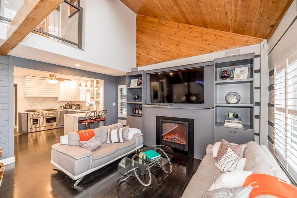 Fairytale Lakefront Resort - Luxury - 6 Acre Oasis House in Penetanguishene