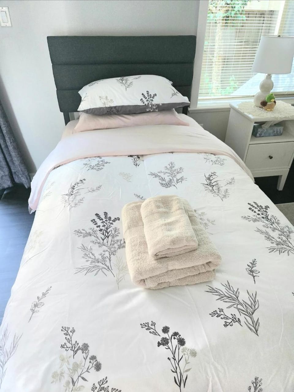 Gracia Room - Cozy Private Room - Shared bath and Spaces Vacation rental in Langford