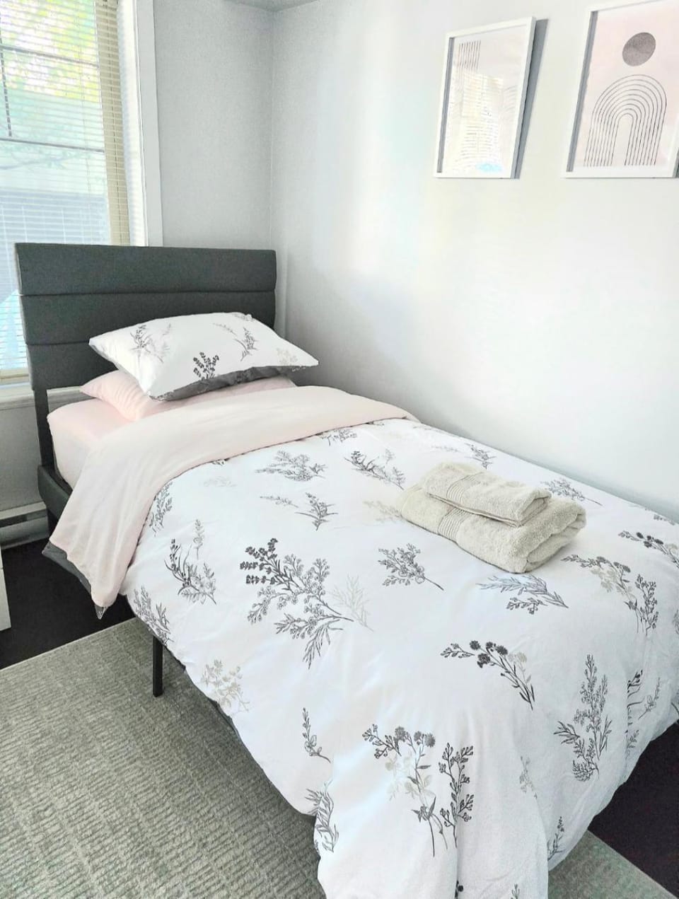 Gracia Room - Cozy Private Room - Shared bath and Spaces Vacation rental in Langford