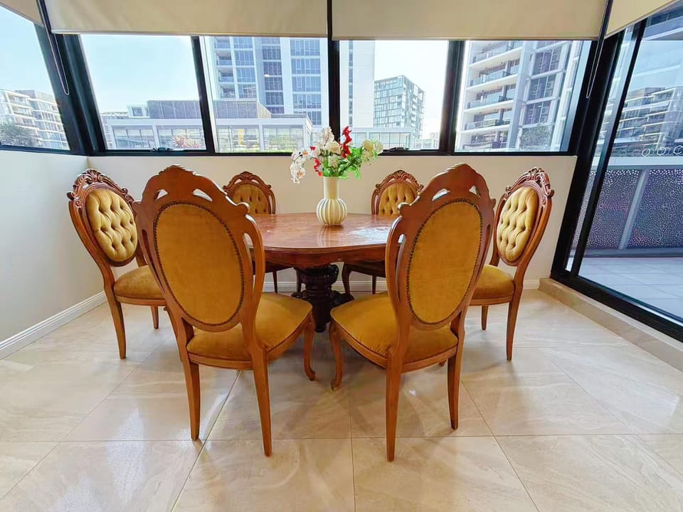 Modern Luxury 2B2B Fast City Access Living Apartment in Lidcombe
