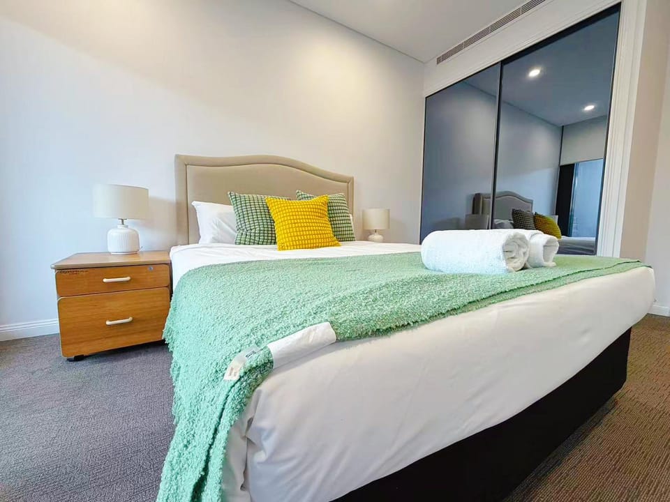 Modern Luxury 2B2B Fast City Access Living Apartment in Lidcombe